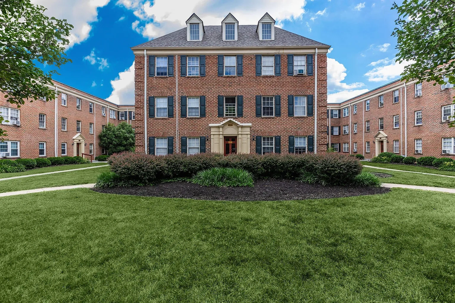 Grandin Village Apartments – photo 2