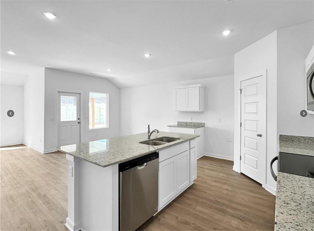 571 Riggs St – photo 4