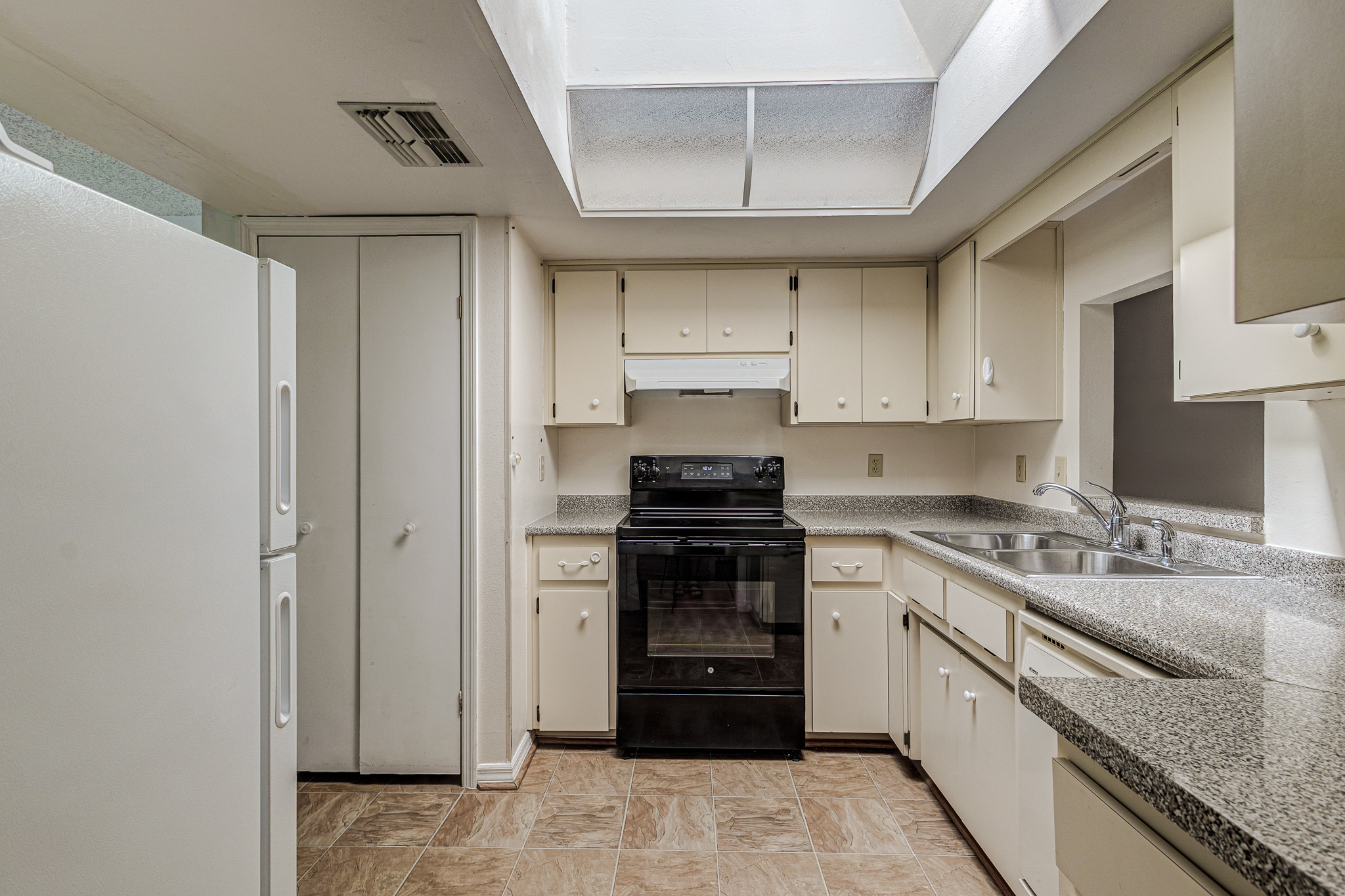 205 N Trout Ave – photo 4