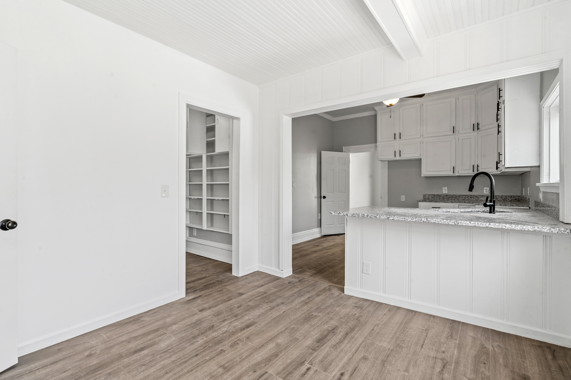 7 N Limestone St – photo 4