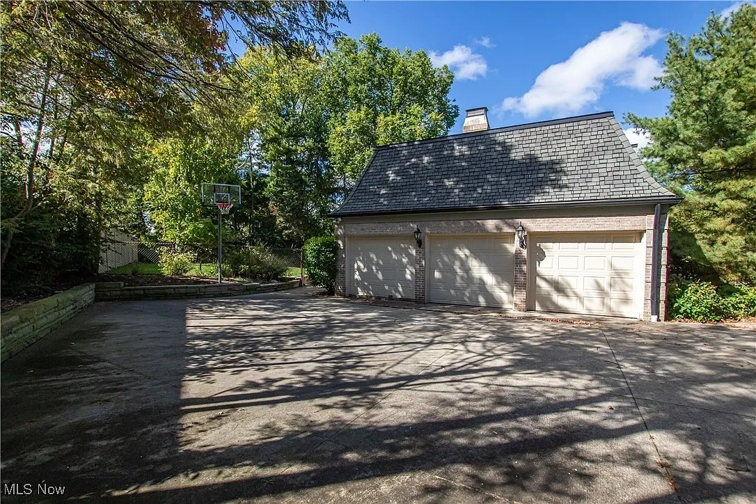 18220 Parkland Dr – photo 3