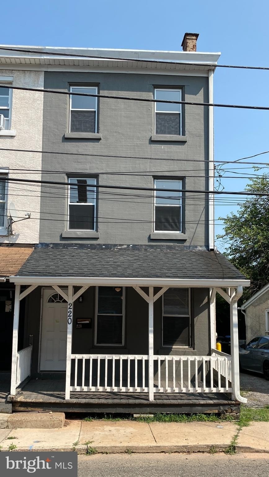 220 Pearl St – photo 2