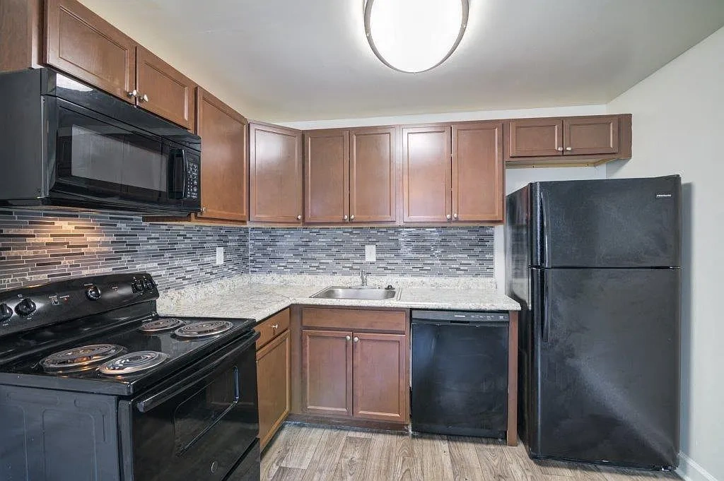 Mapleton Square Apartment Homes – photo 2