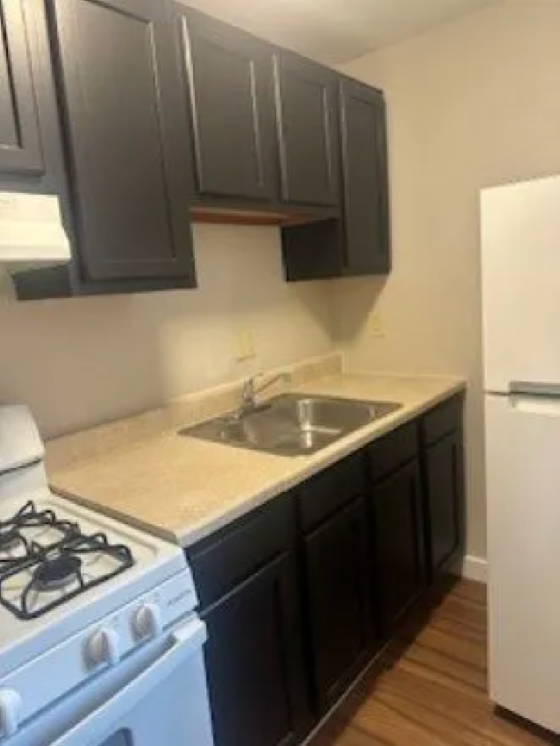 321 Ella St unit 12 – photo 2