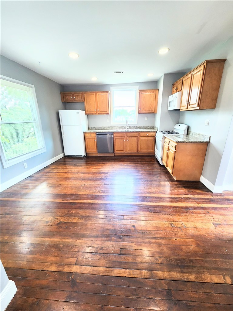 736 Clarissa St unit 2 – photo 3