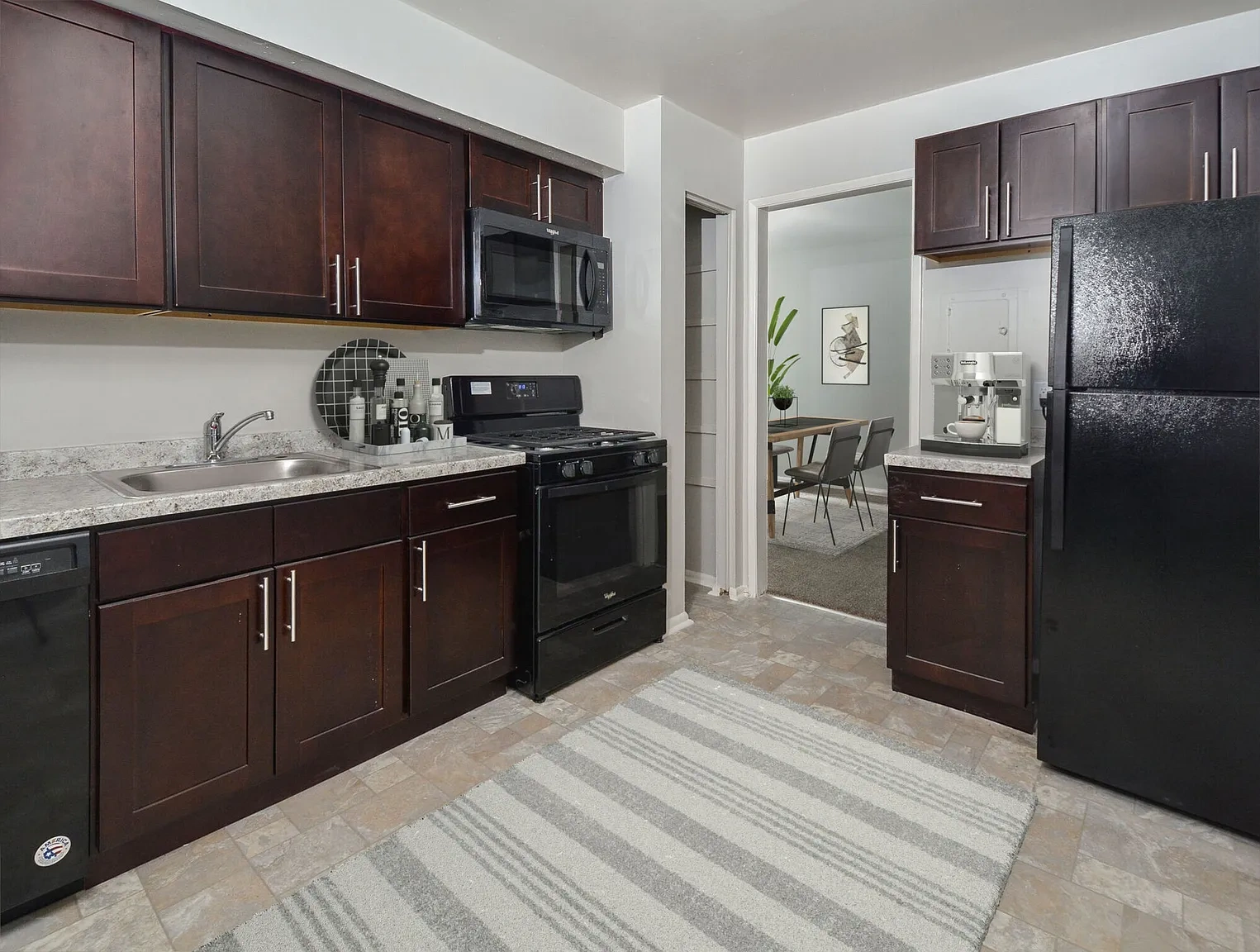 Metro Pointe – photo 3