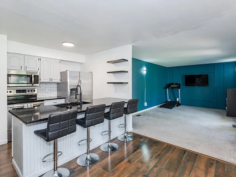 1221 Warwick Dr – photo 5