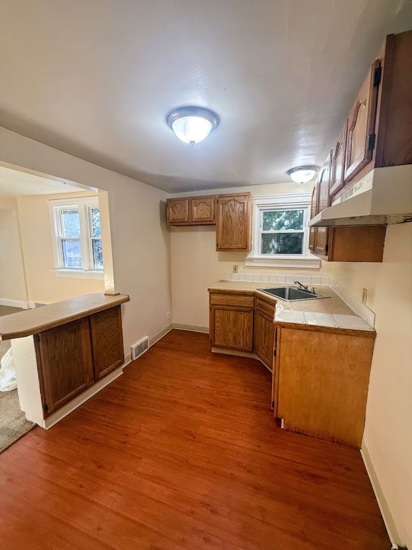 175 E Emerling Ave – photo 4