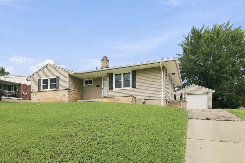 248 Canterbury Dr – photo 2