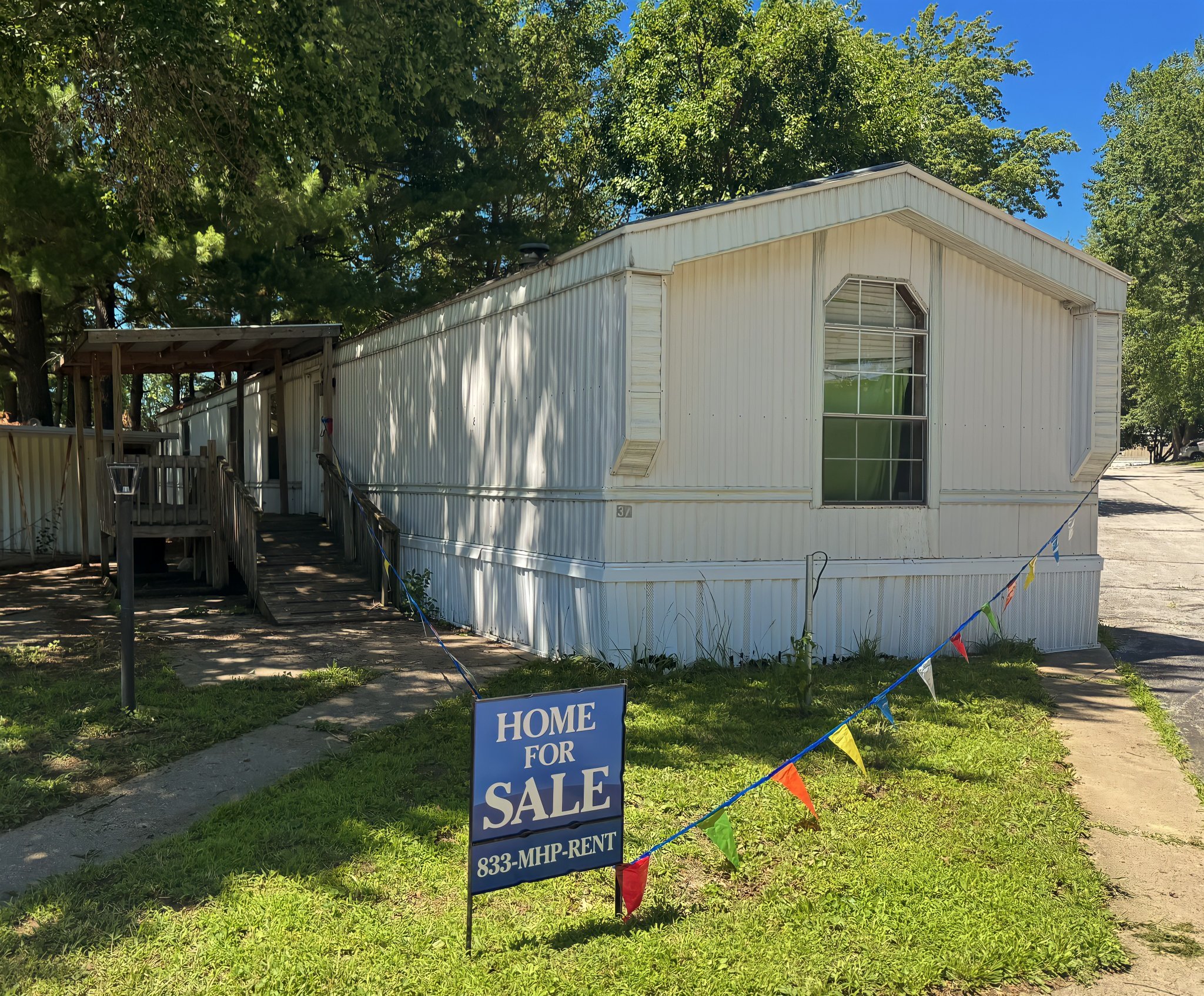 1537 Wilkes Ave – photo 1