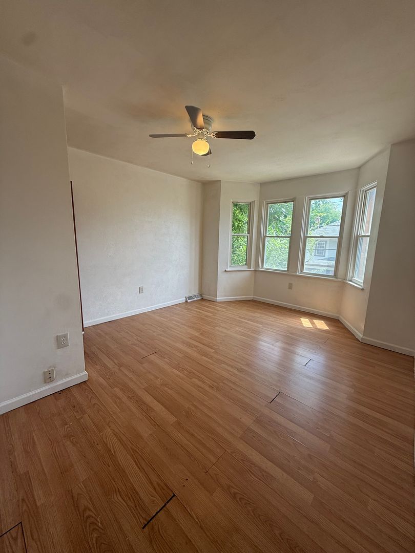 2824 Clermont Ave unit B – photo 2