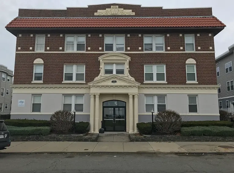 11 - 17 Beach Road Apartments – photo 4