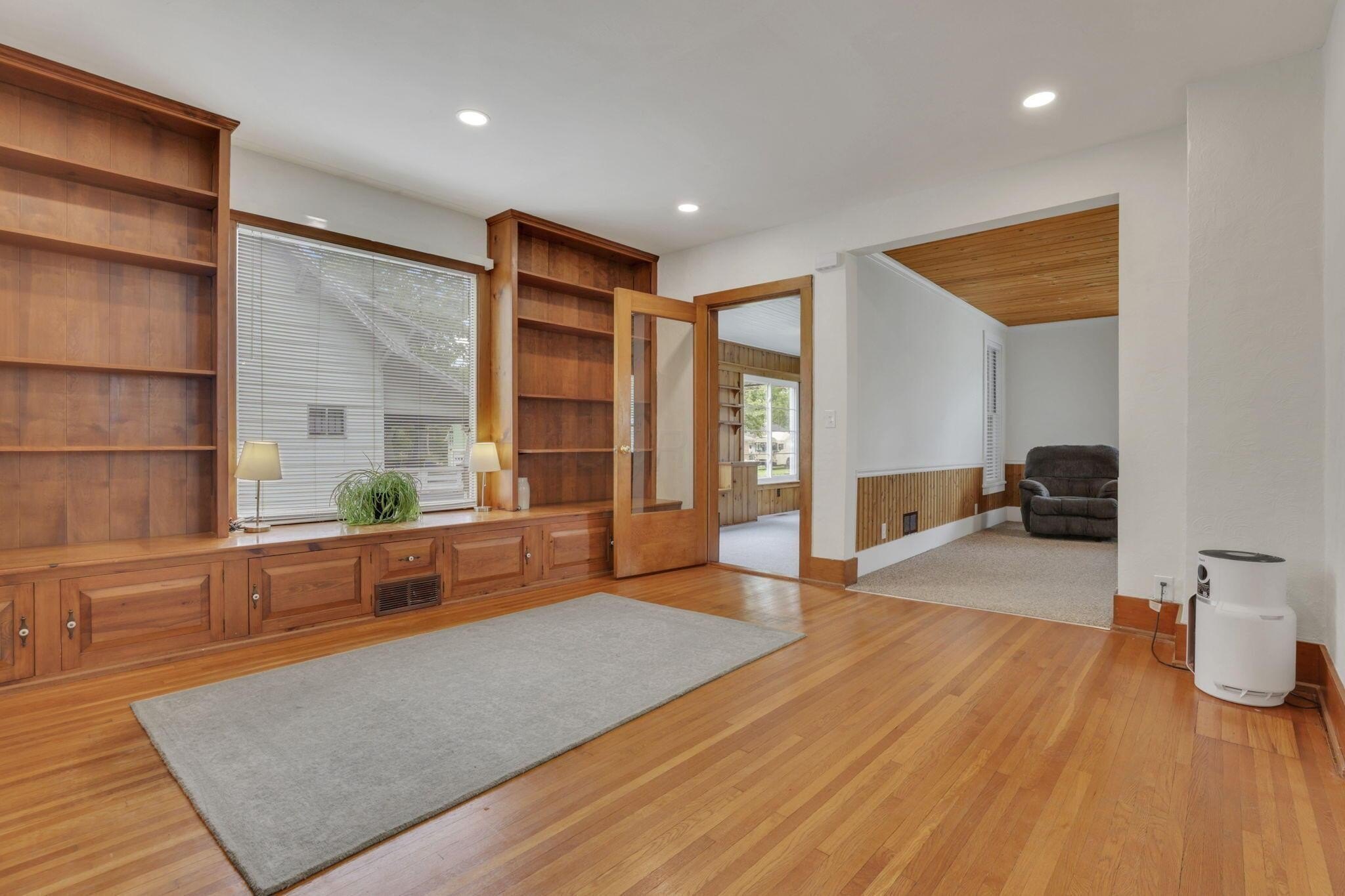 426 W 6th St – photo 4