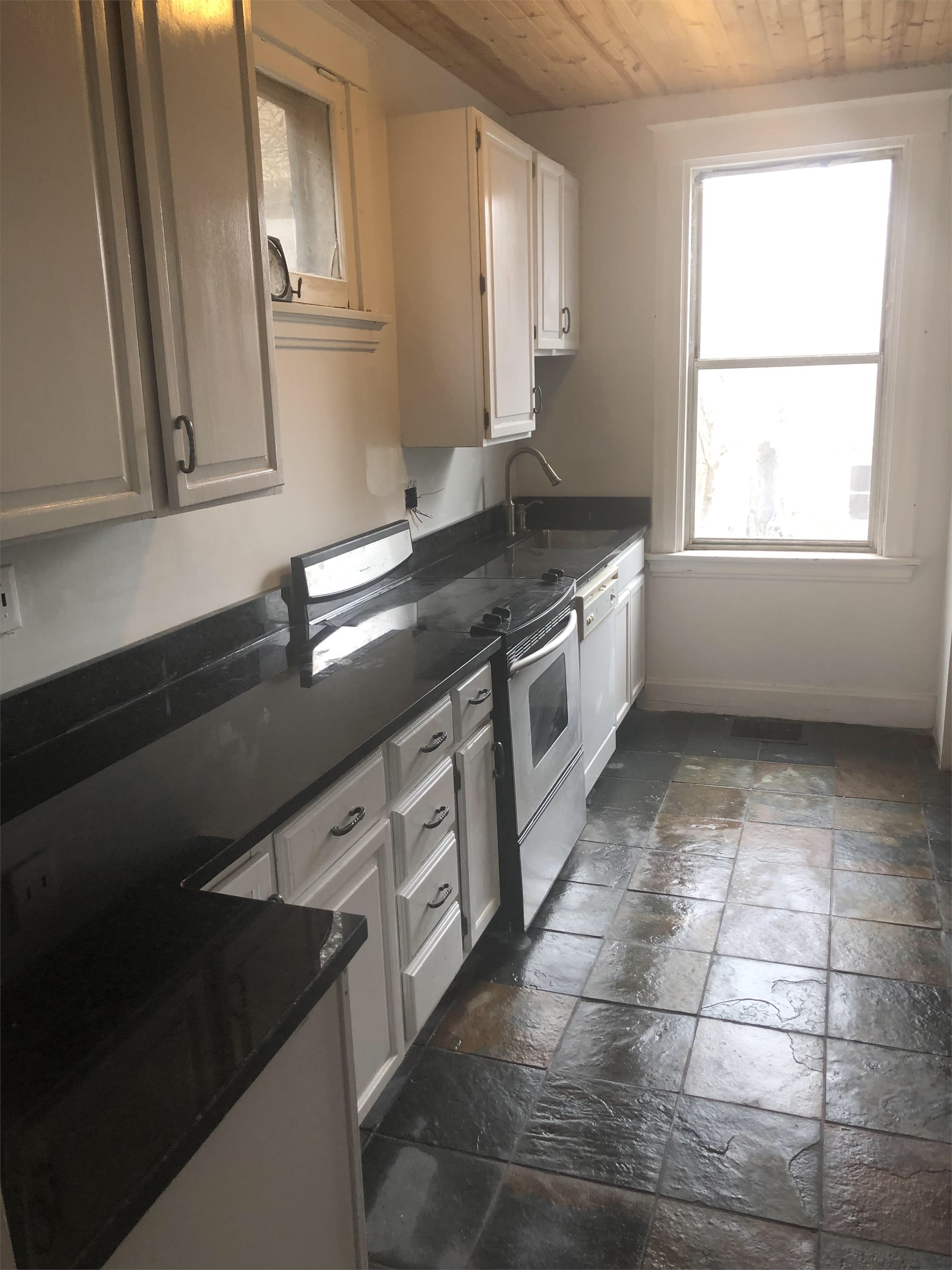 2346 Ravine St – photo 2