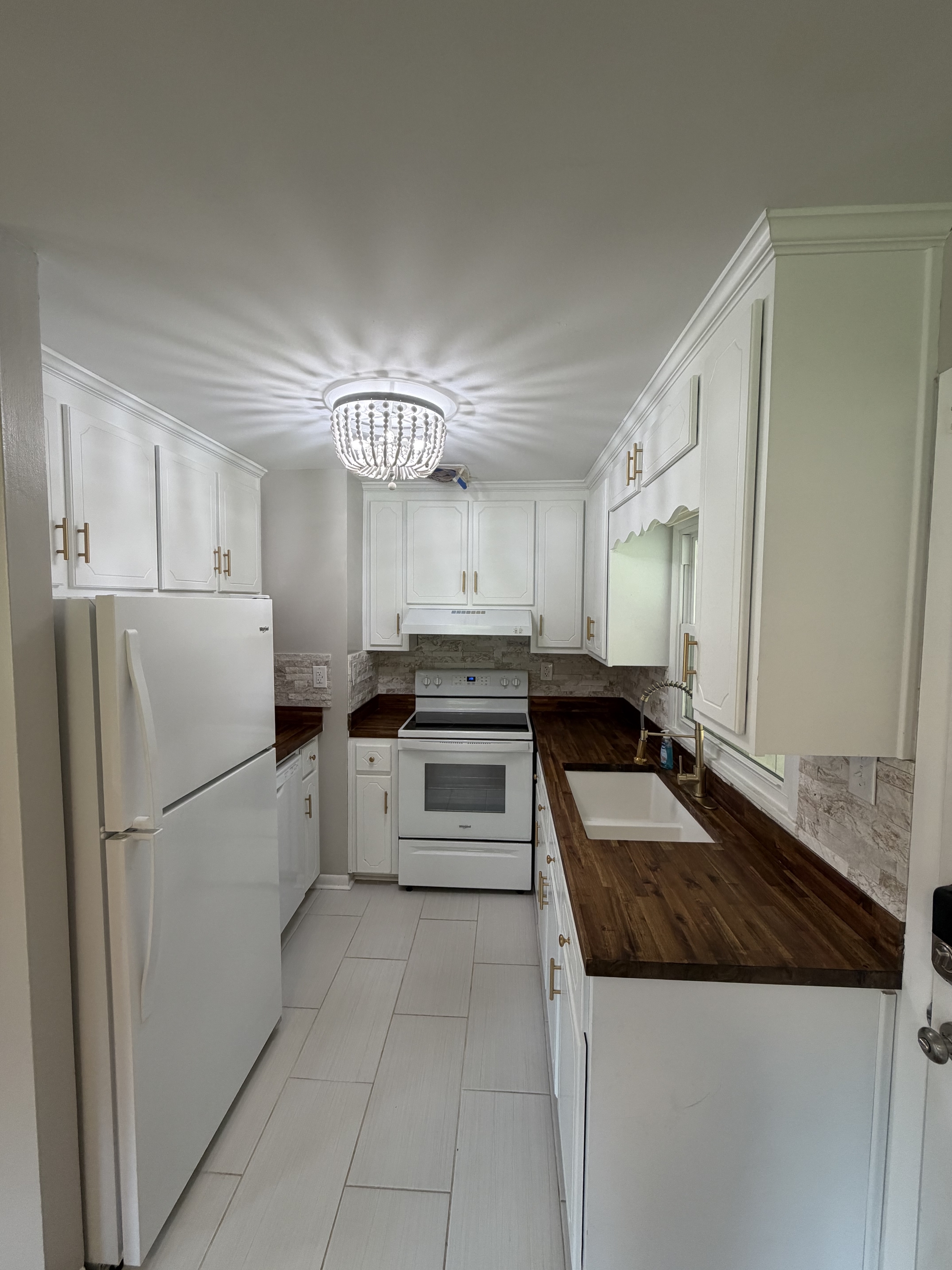 156 N Richmond St – photo 5