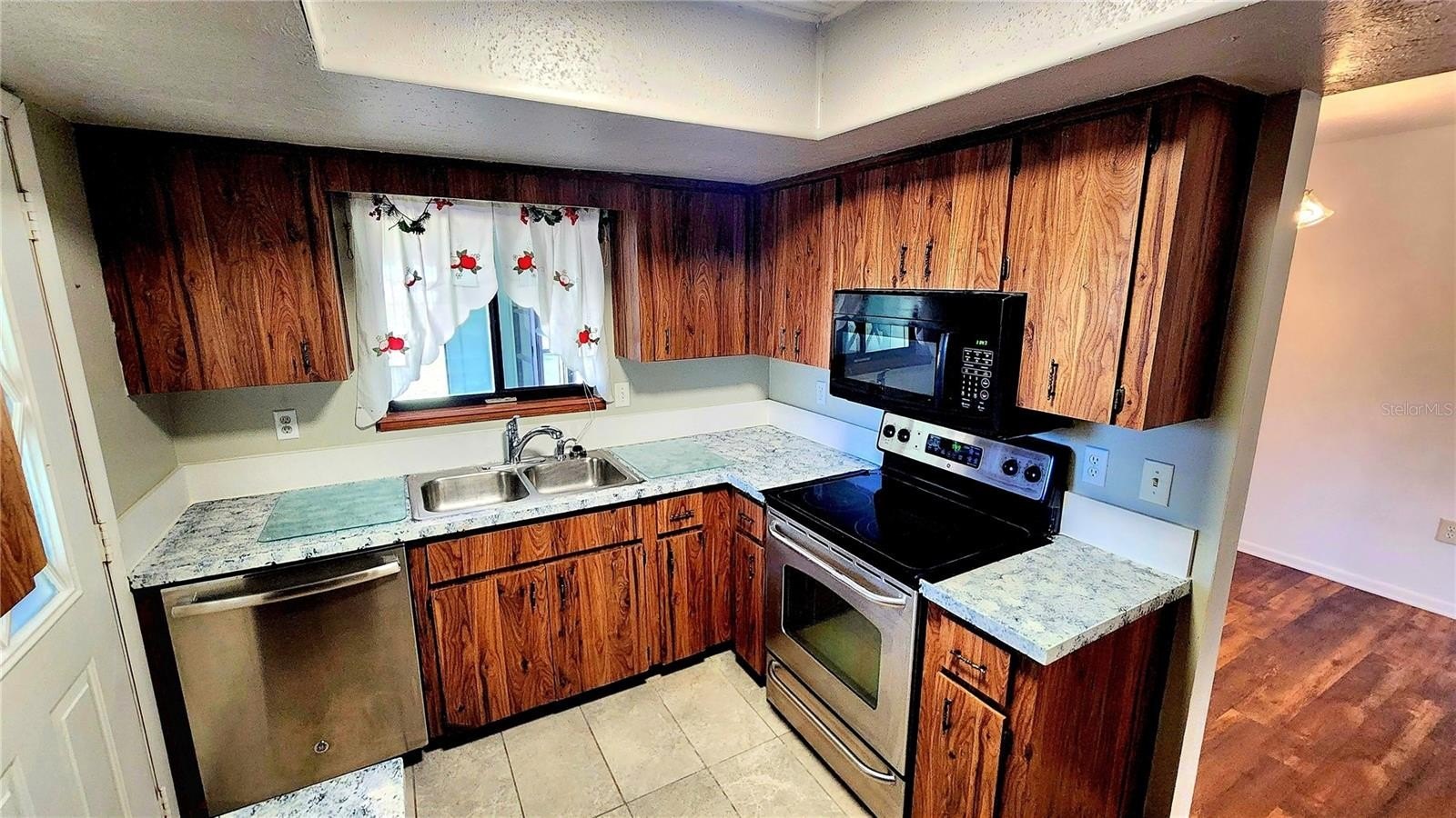 10405 SW 99th Ave – photo 4