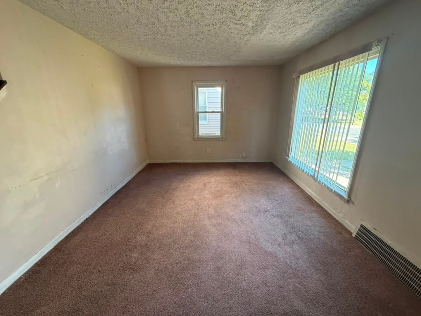 21502 Raymond St – photo 1