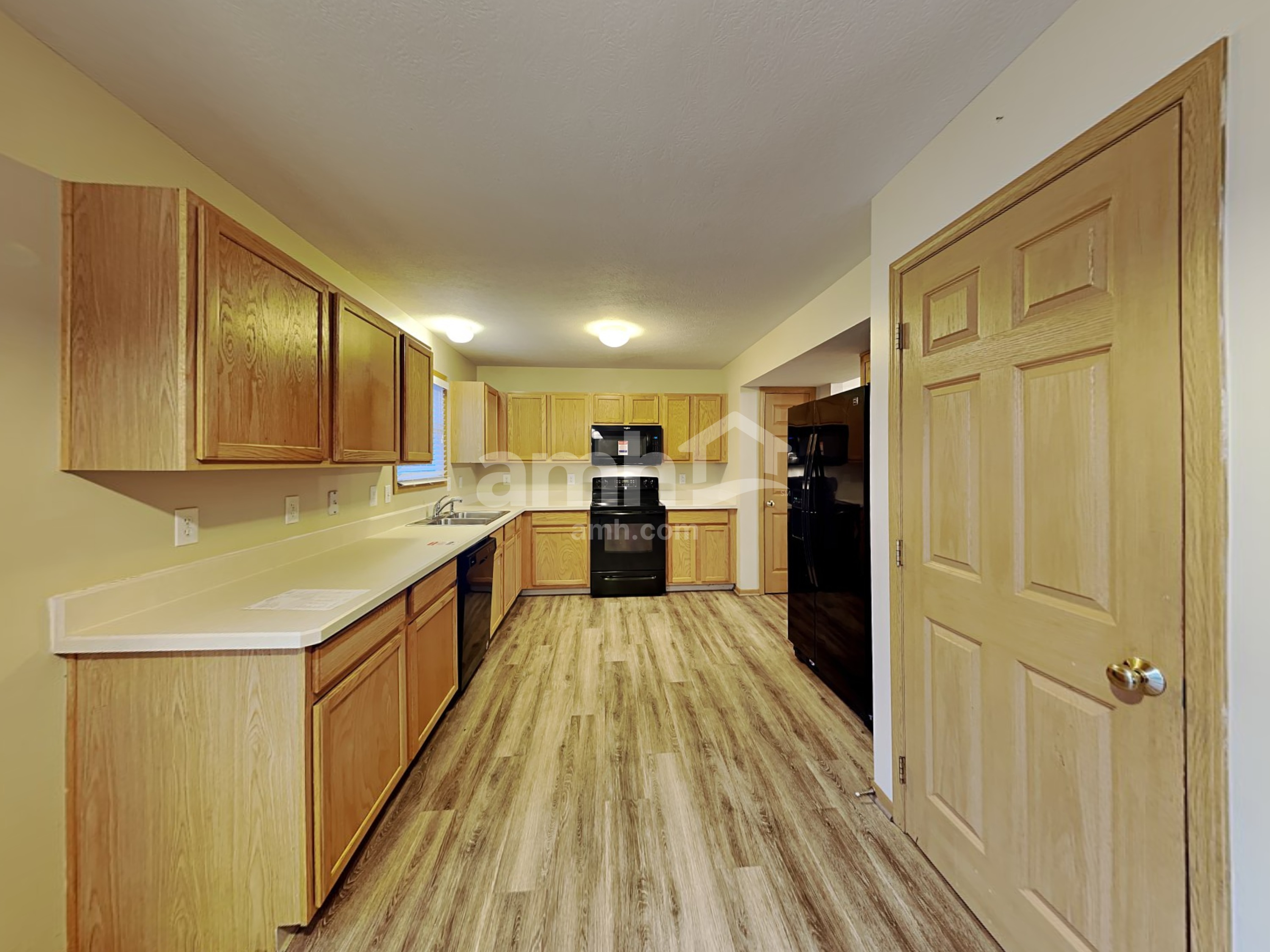 460 Lilyfield Ln – photo 3