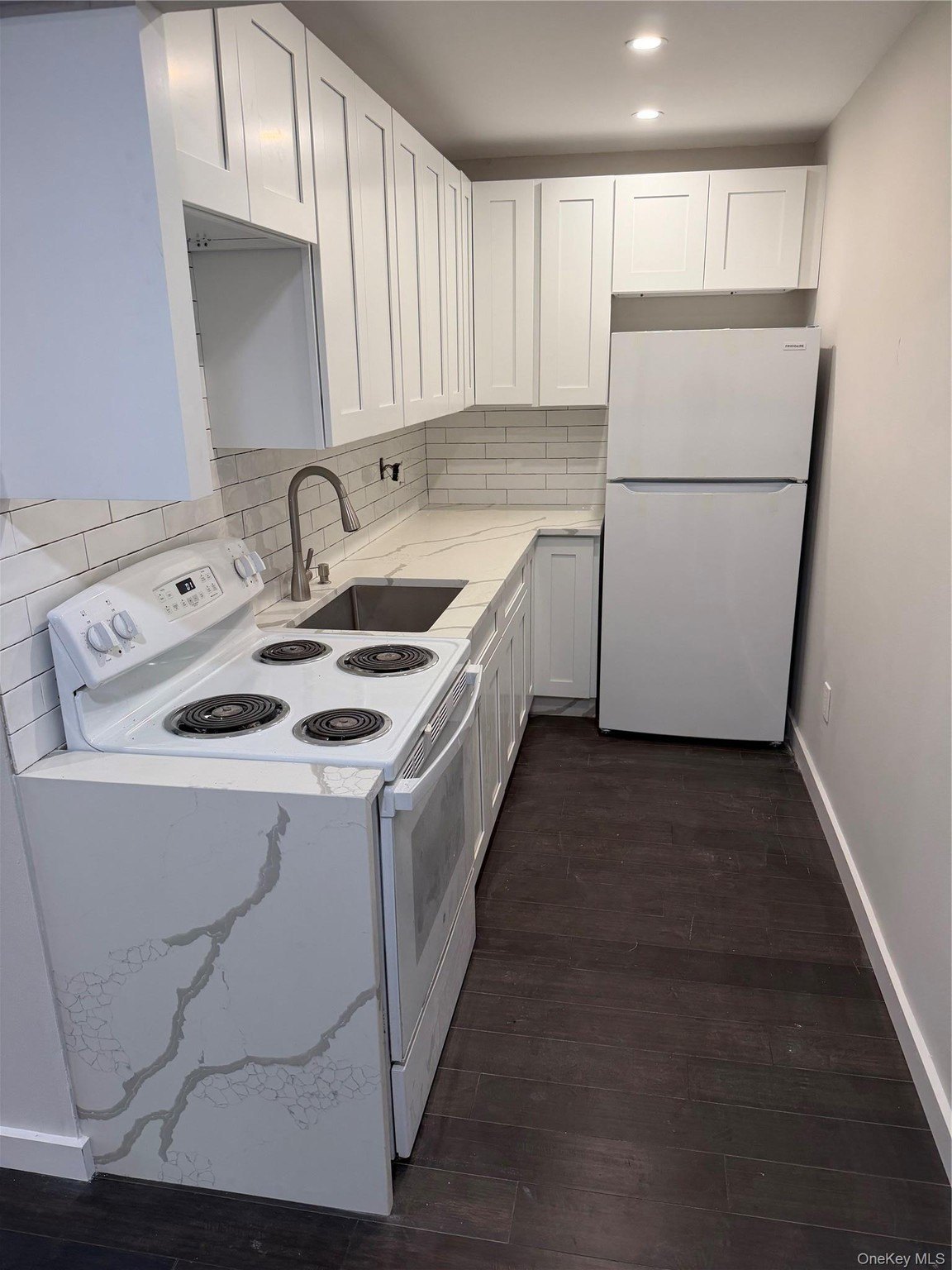99 W Hoffman Ave #B – photo 2