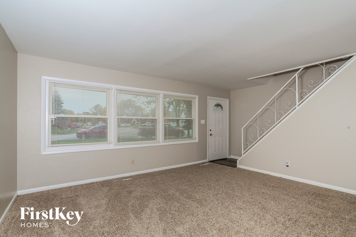 3704 Homecomer Dr – photo 4