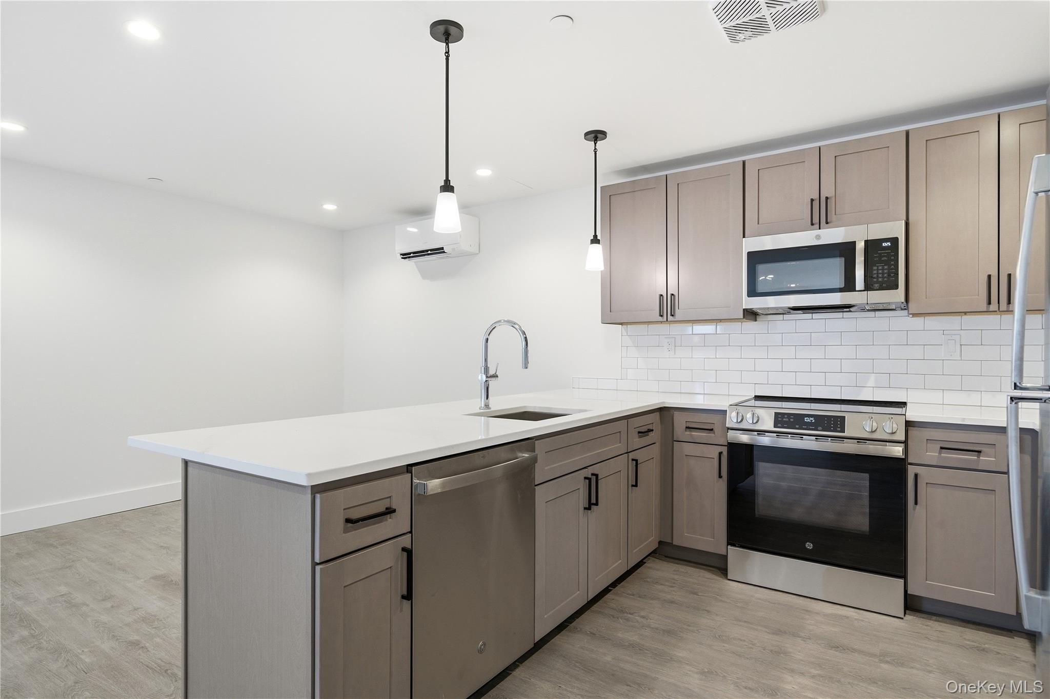180 Deer Park Ave #301 – photo 5
