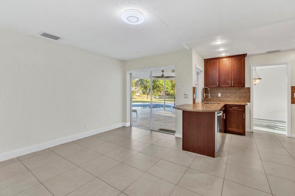 290 NW 65th Ave – photo 4