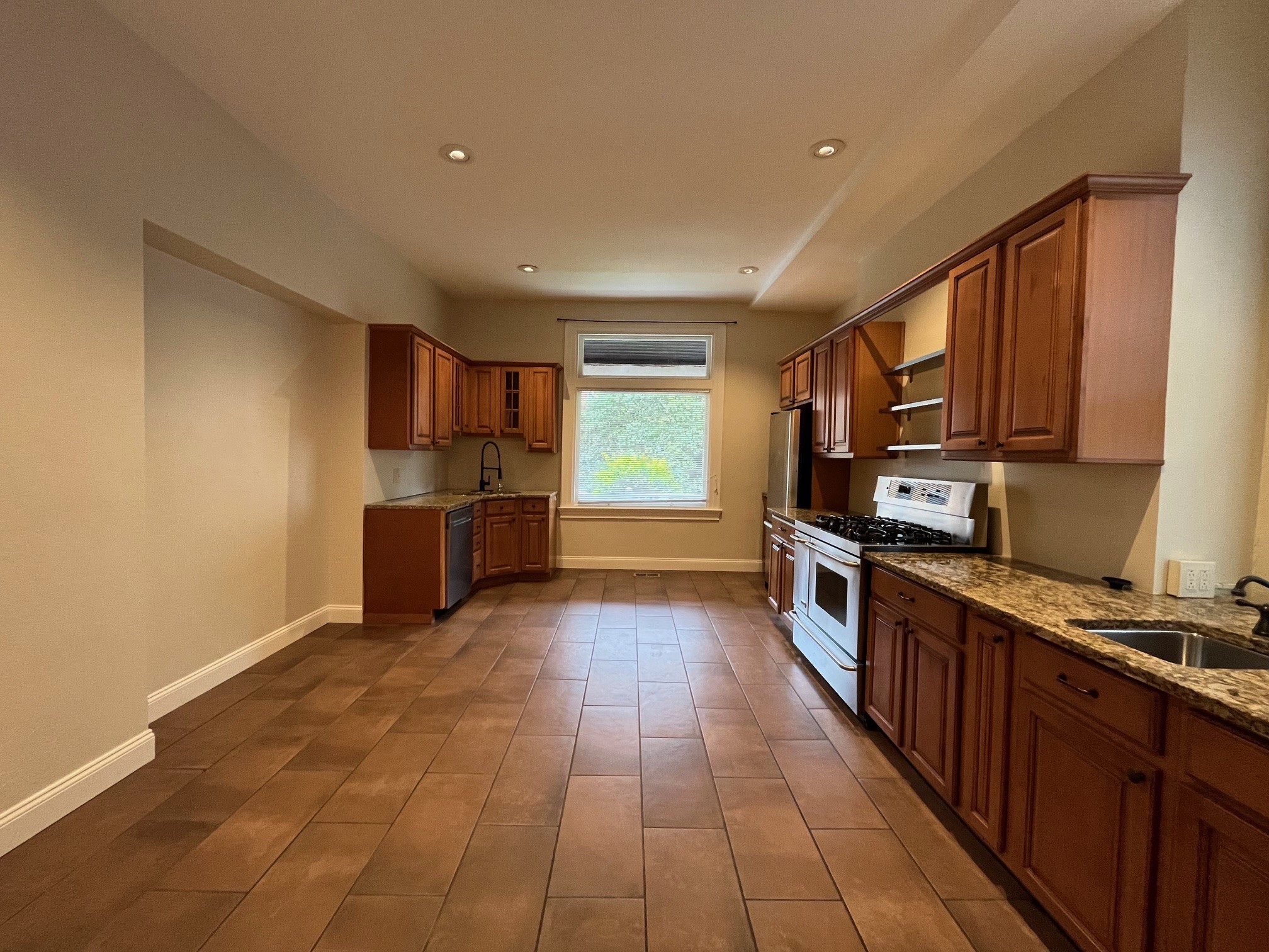 347 Stratford Ave unit # 1 – photo 3