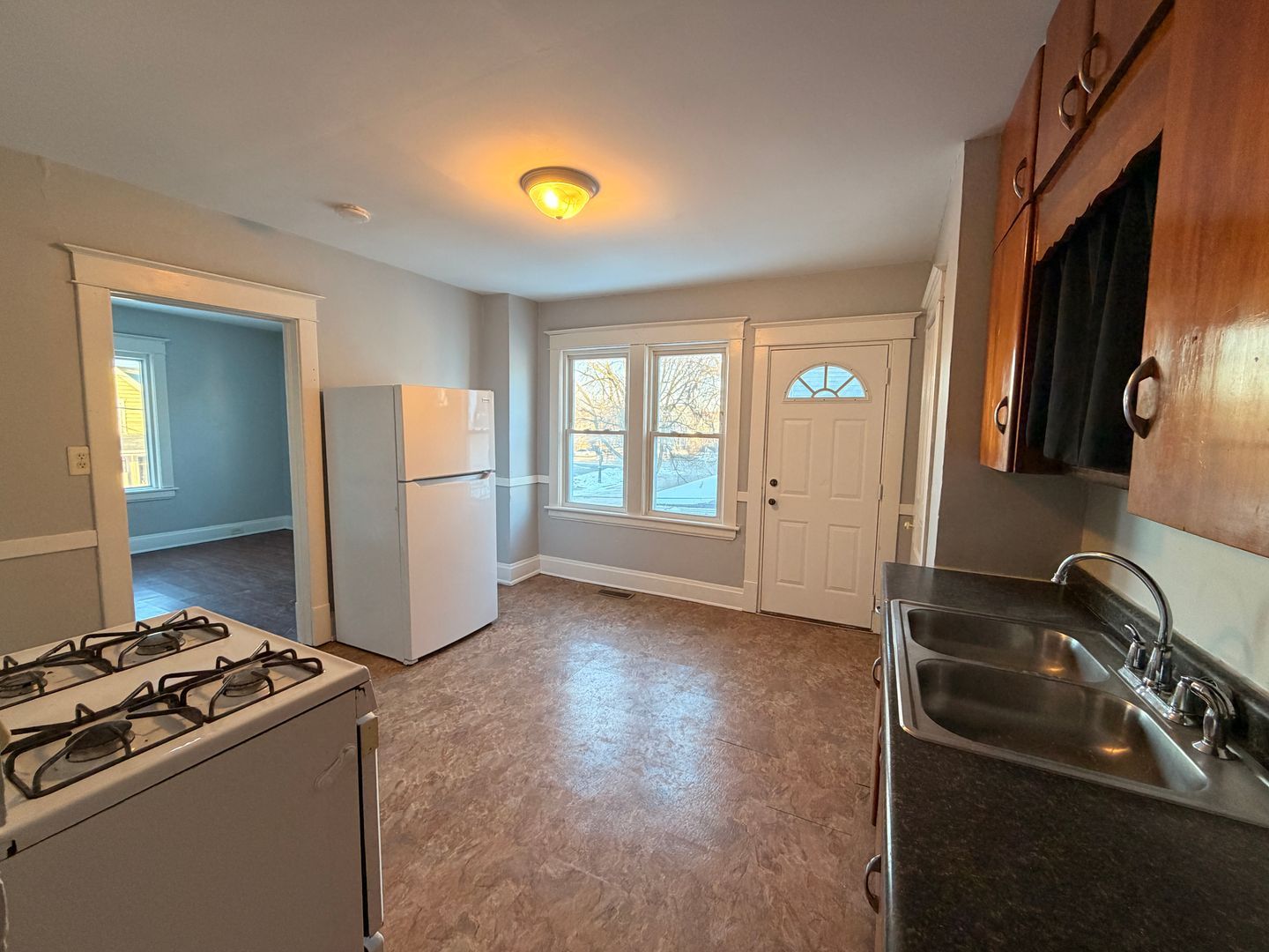 2223 53rd St unit UPPER FRONT – photo 2