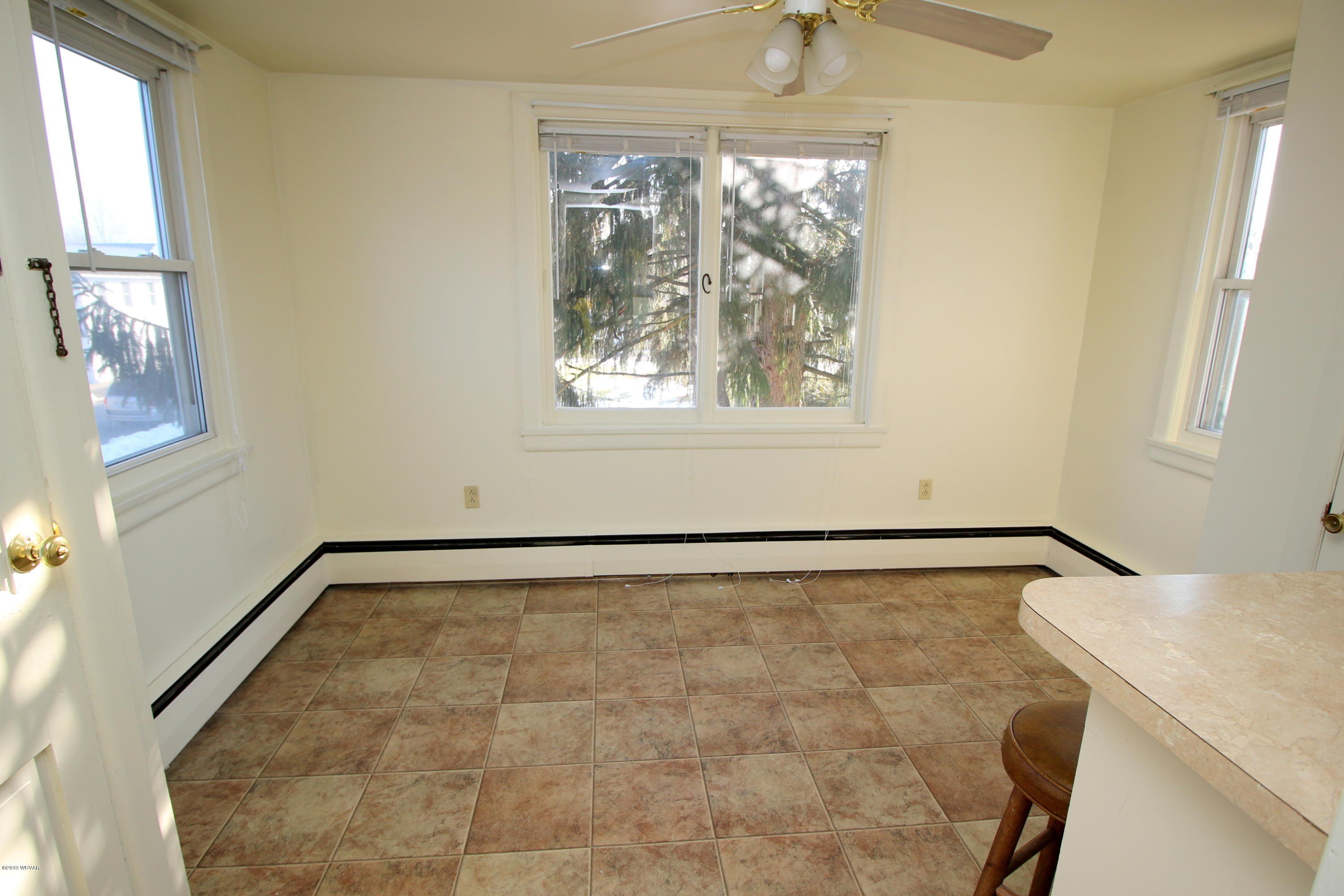 209 Washington St N – photo 4