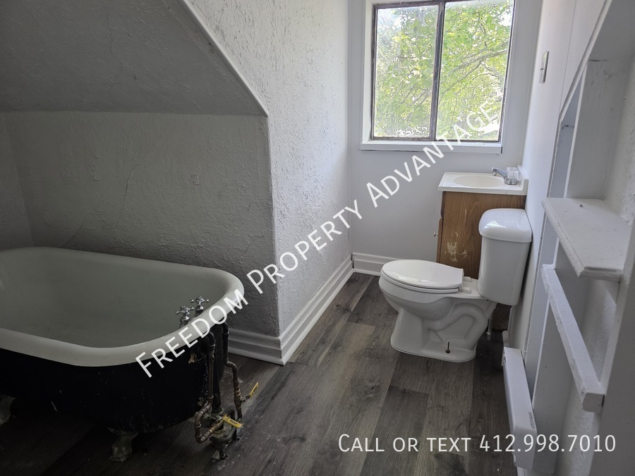 726 E 9th Ave – photo 5