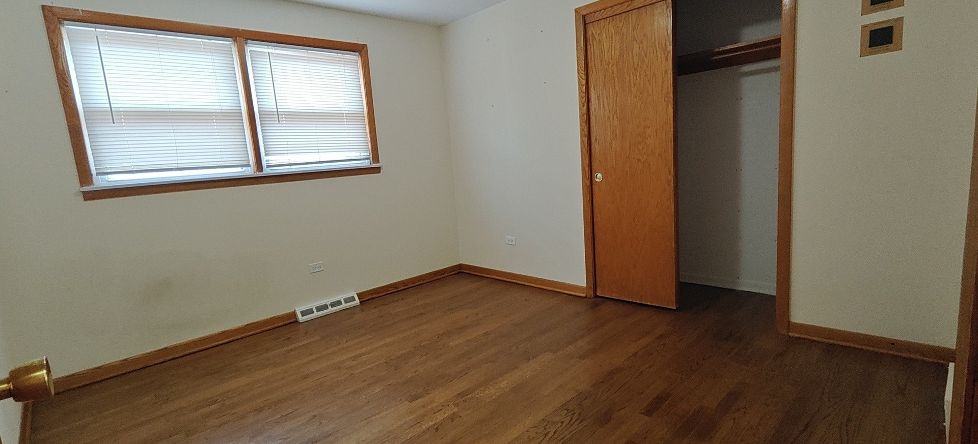 10824 S Sacramento Ave – photo 5