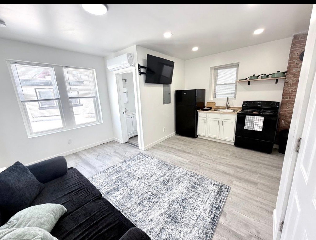 2131 Williams Ave unit 1 – photo 2