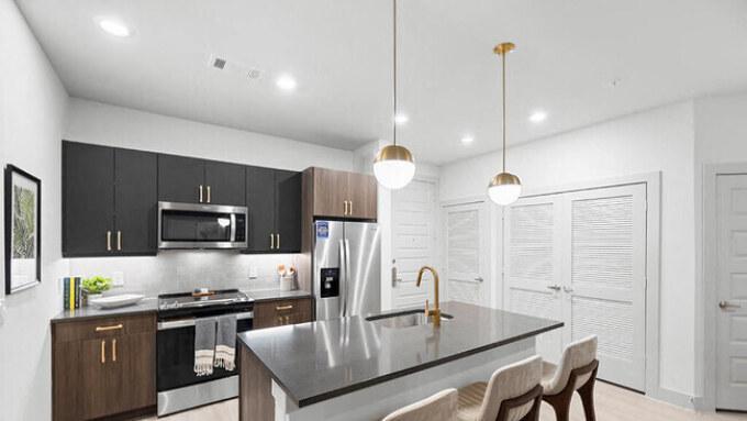 207 W 6th St – photo 3