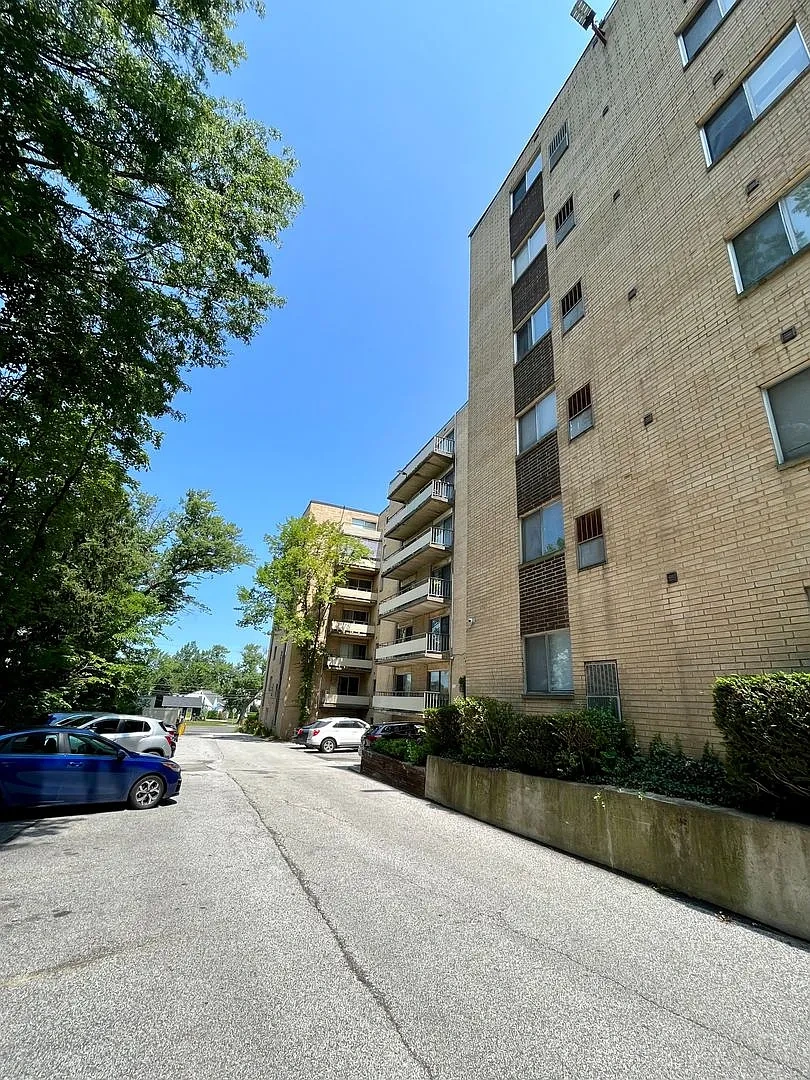 Euclid Towers – 1 br / 1.0 ba