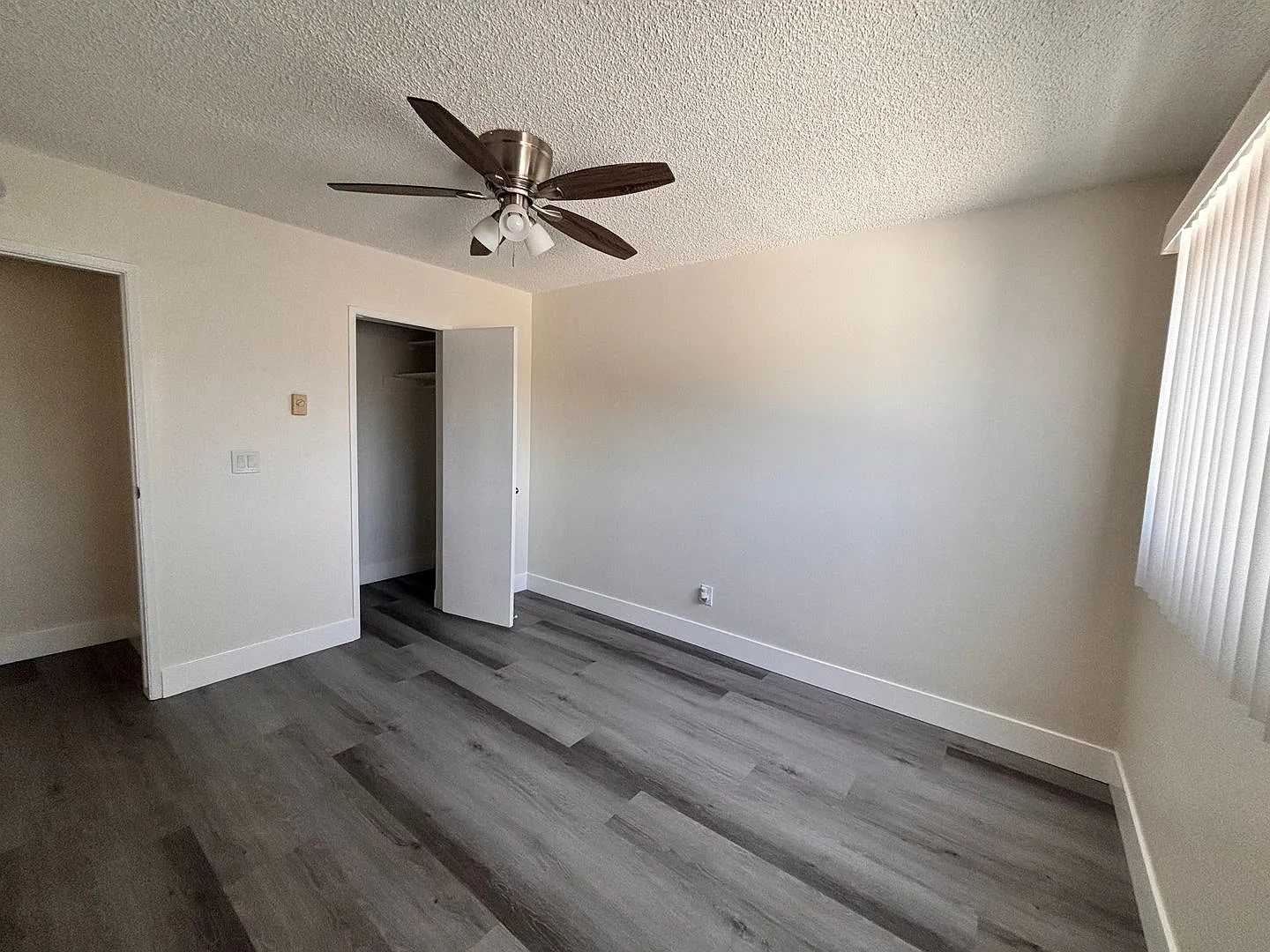 1133 Freeman Ave – photo 1