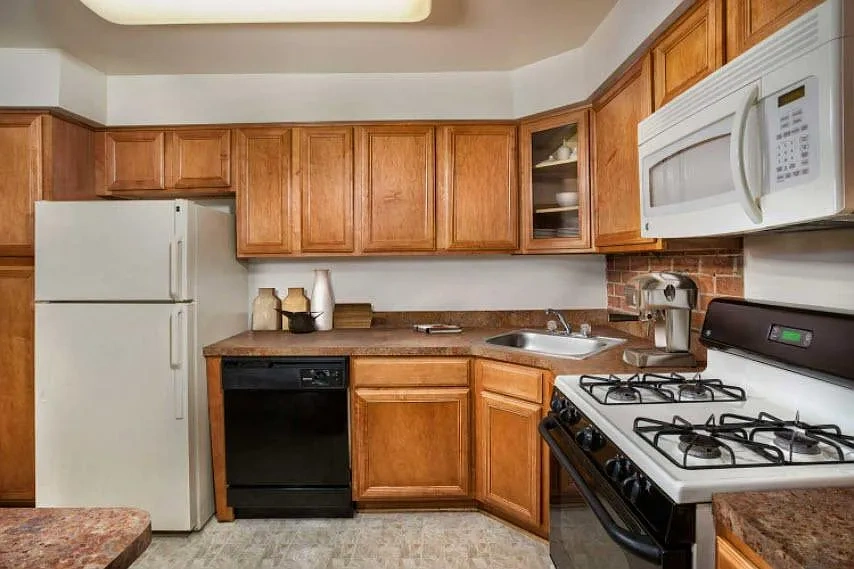 Village Square West Apartments – photo 4