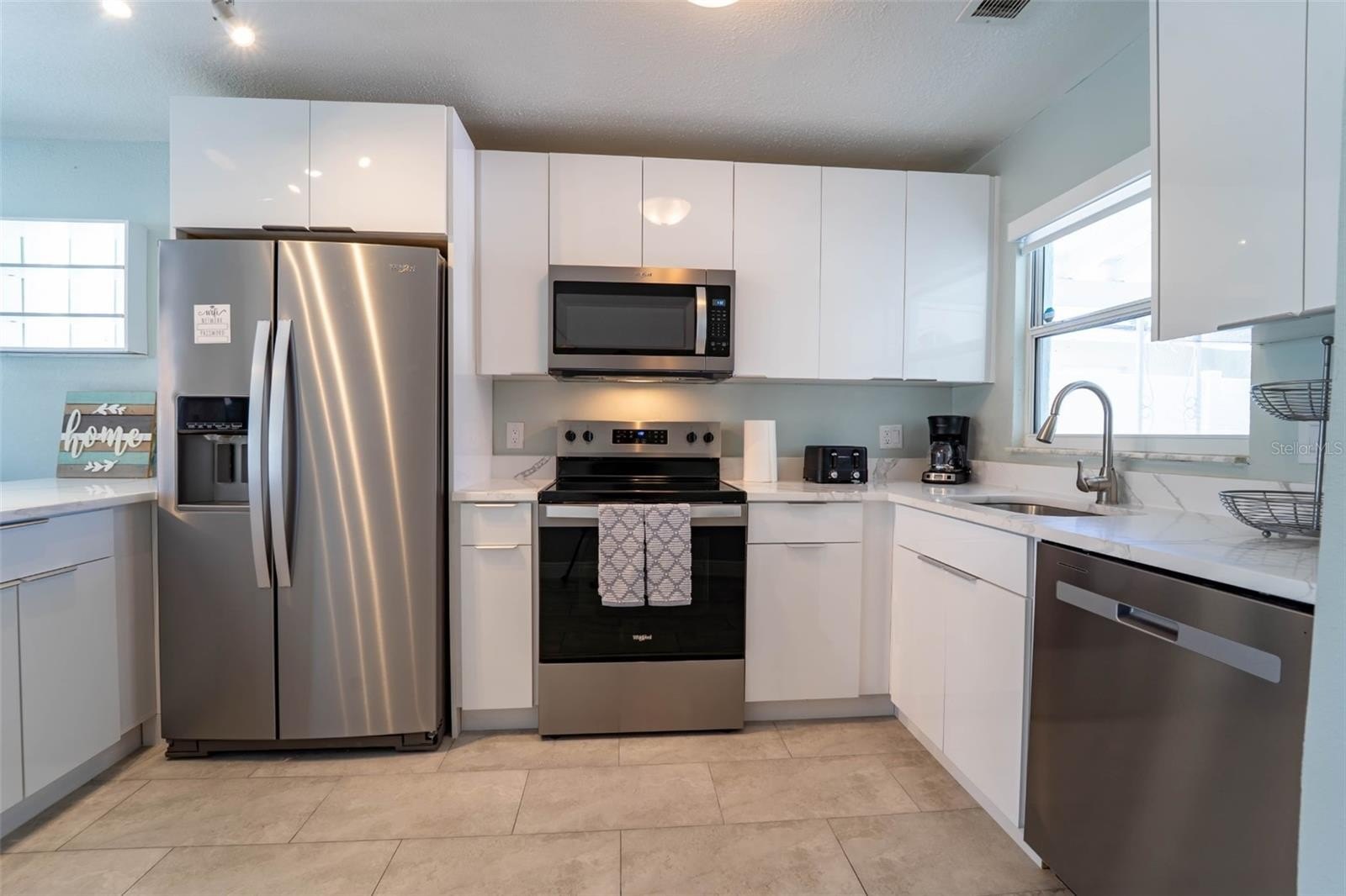 4825 Floramar Terrace – photo 2