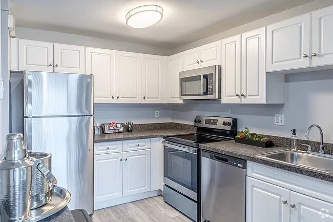 Broadmoor Apartments – photo 4
