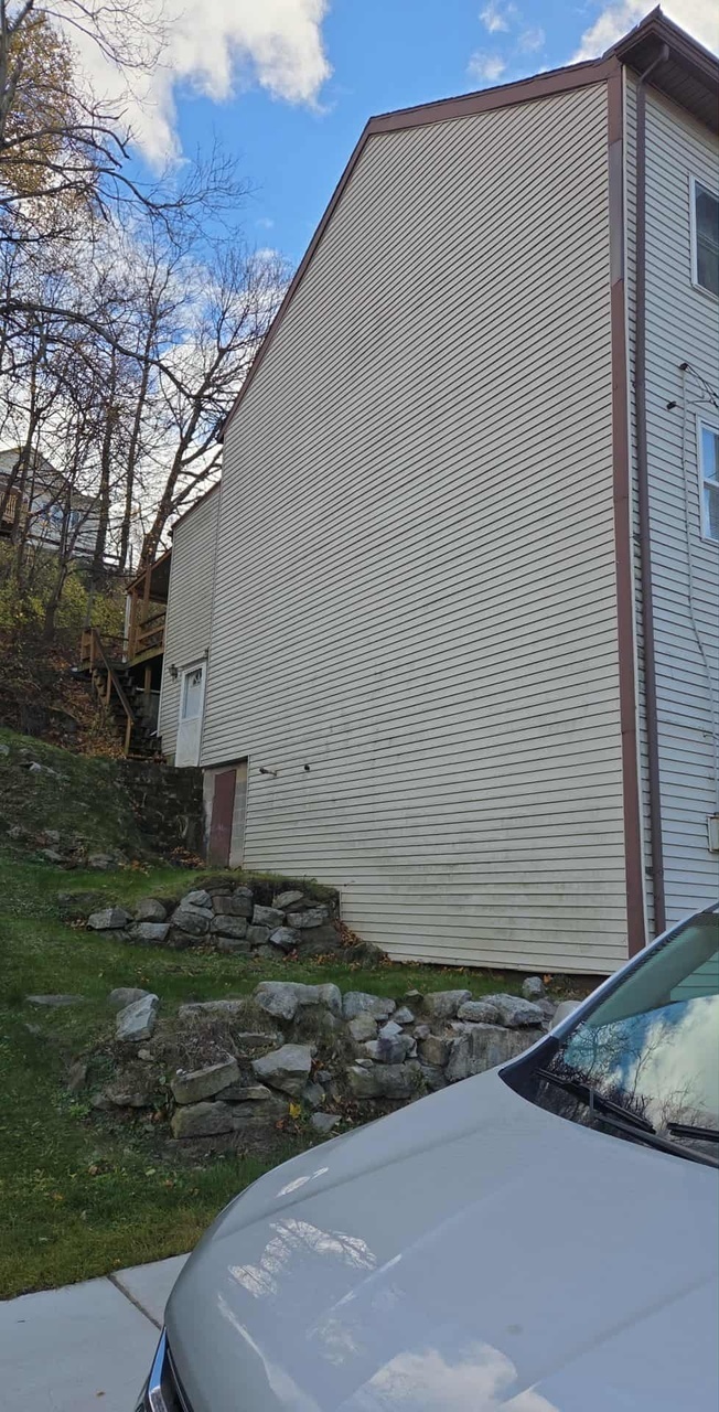 225 Laurel St – photo 3