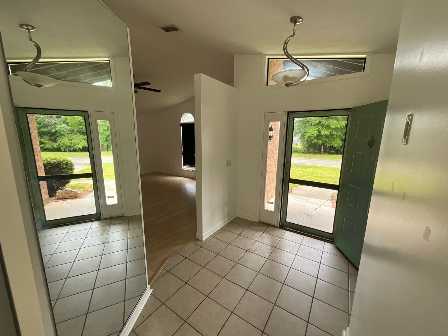 4050 Linwood Dr – photo 2