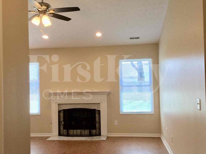 687 Bobolink Ct – photo 2