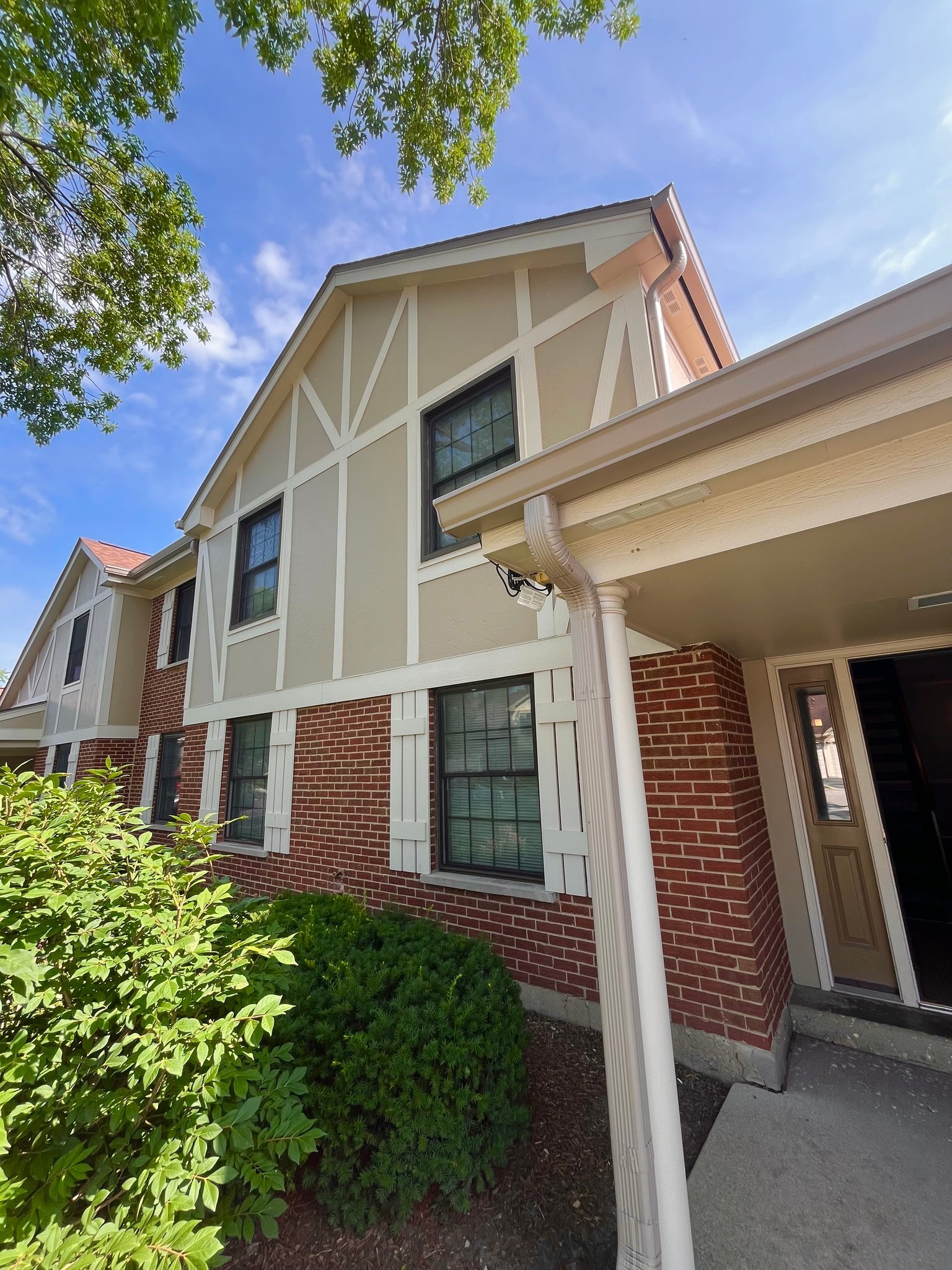 1054 Deerpath Ct unit C2 – photo 2