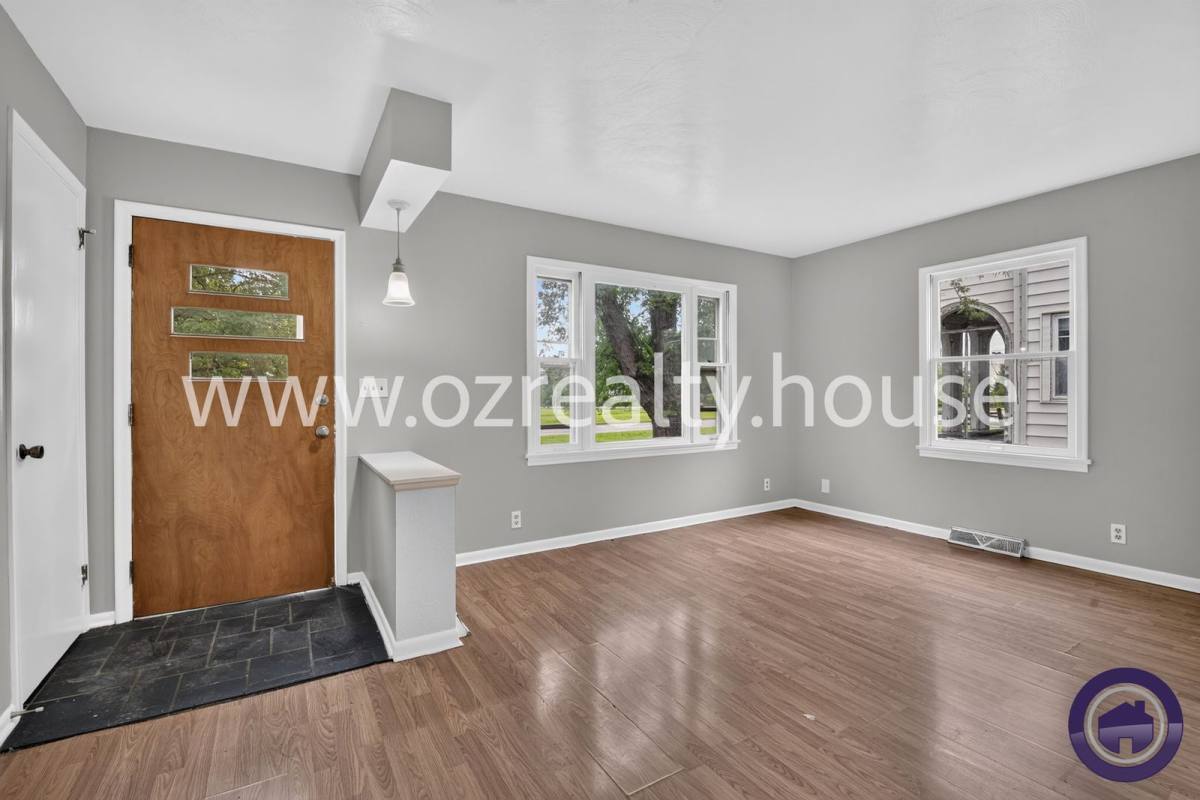 1703 Heatherdowns Blvd – photo 2