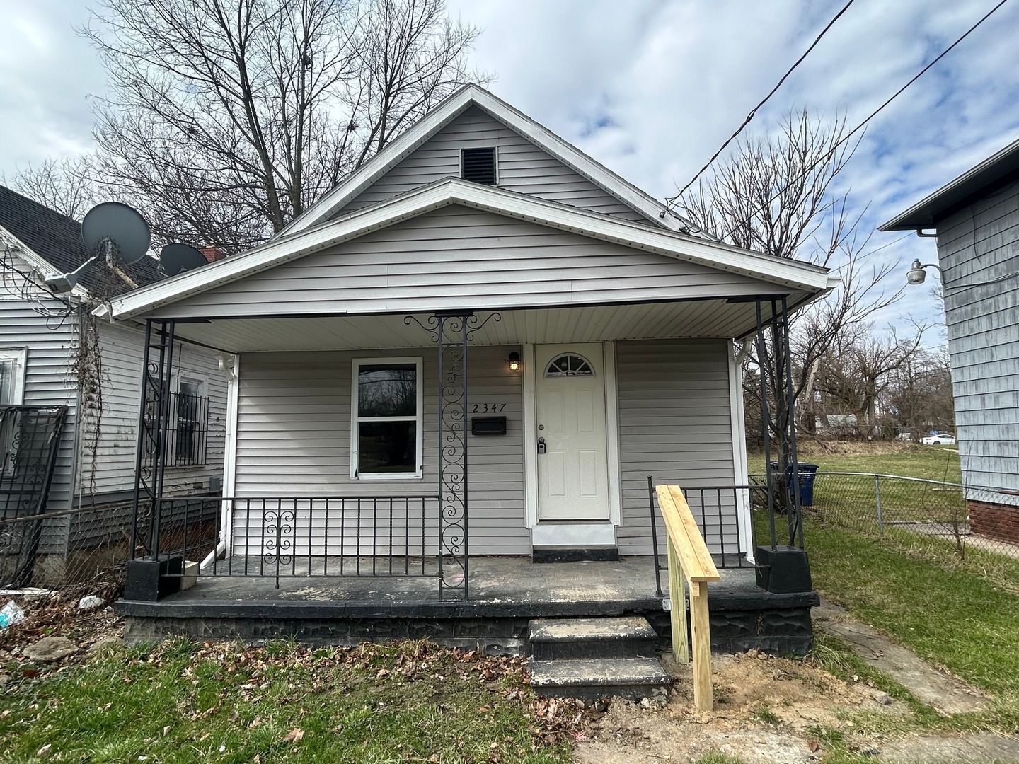 2347 Rosedale Ave – photo 1