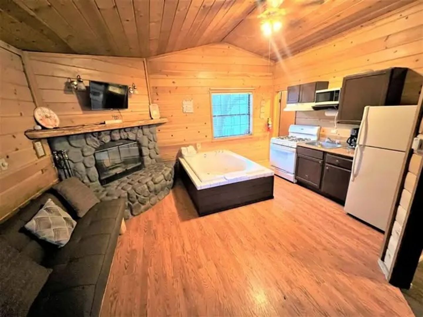 40393 Big Bear Blvd unit Bear Manor 9 – photo 3