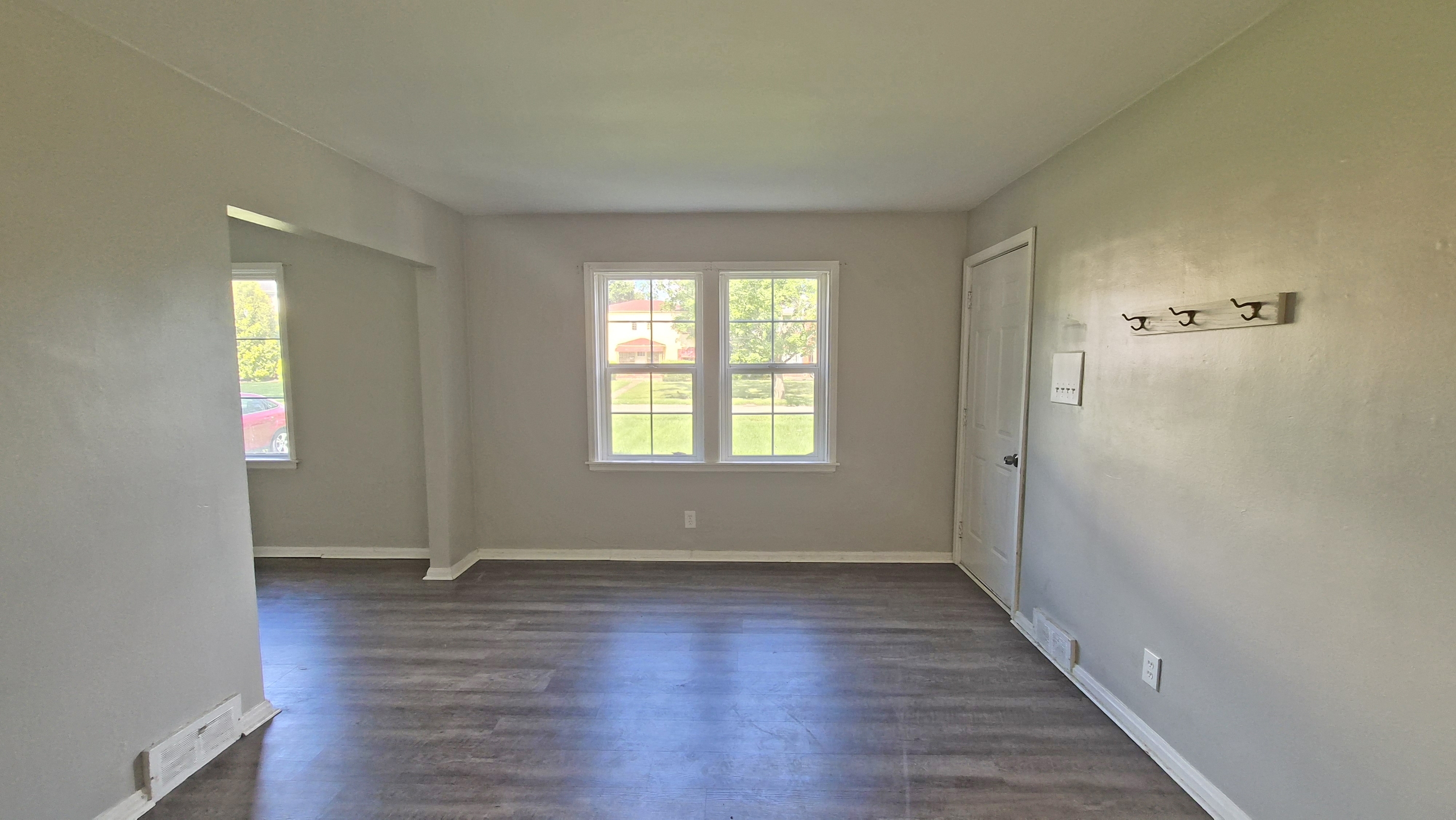 4230 Chester Dr – photo 2