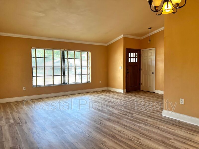 3233 Oakwood Pl – photo 2