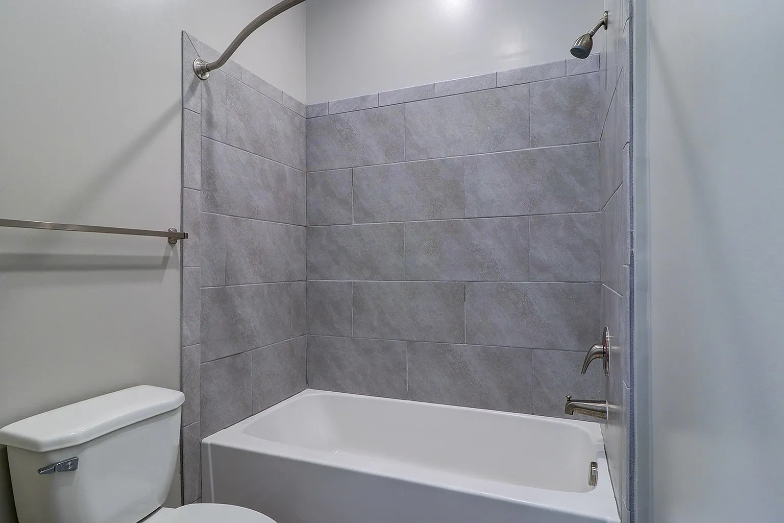 Nexus Brandon Apartments – photo 1
