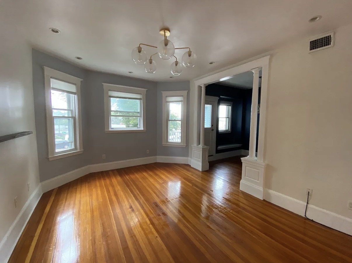 1098 Bennington St unit 2 – photo 4