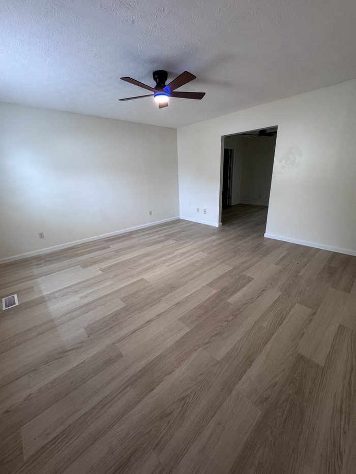 450 Long St unit B – photo 3